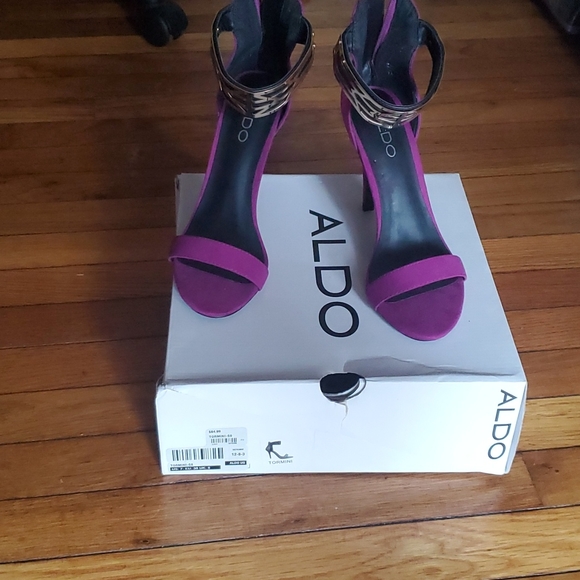 Purple heels Aldo size 7 - Picture 2 of 3